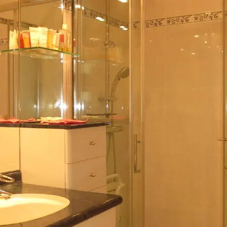 Appartement 4p Avec Piscine, Garage Et Climatisation A - Fr-1-780-68 *